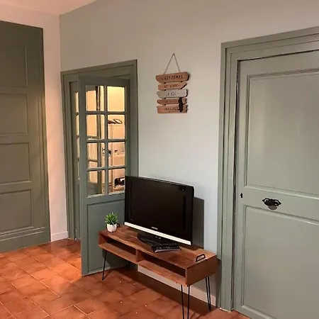 Le Petit Chateau De Кастри